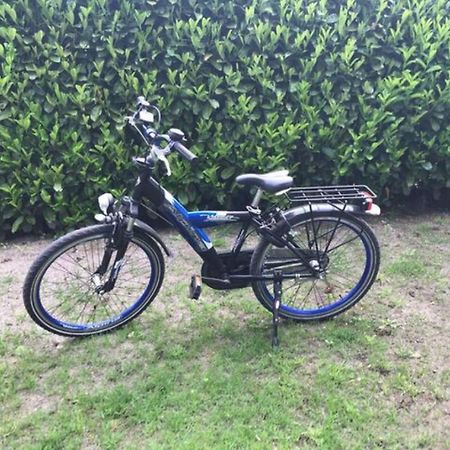 Charmante Woning Op Rustig Park Met Fietsen เอเปอ ภายนอก รูปภาพ