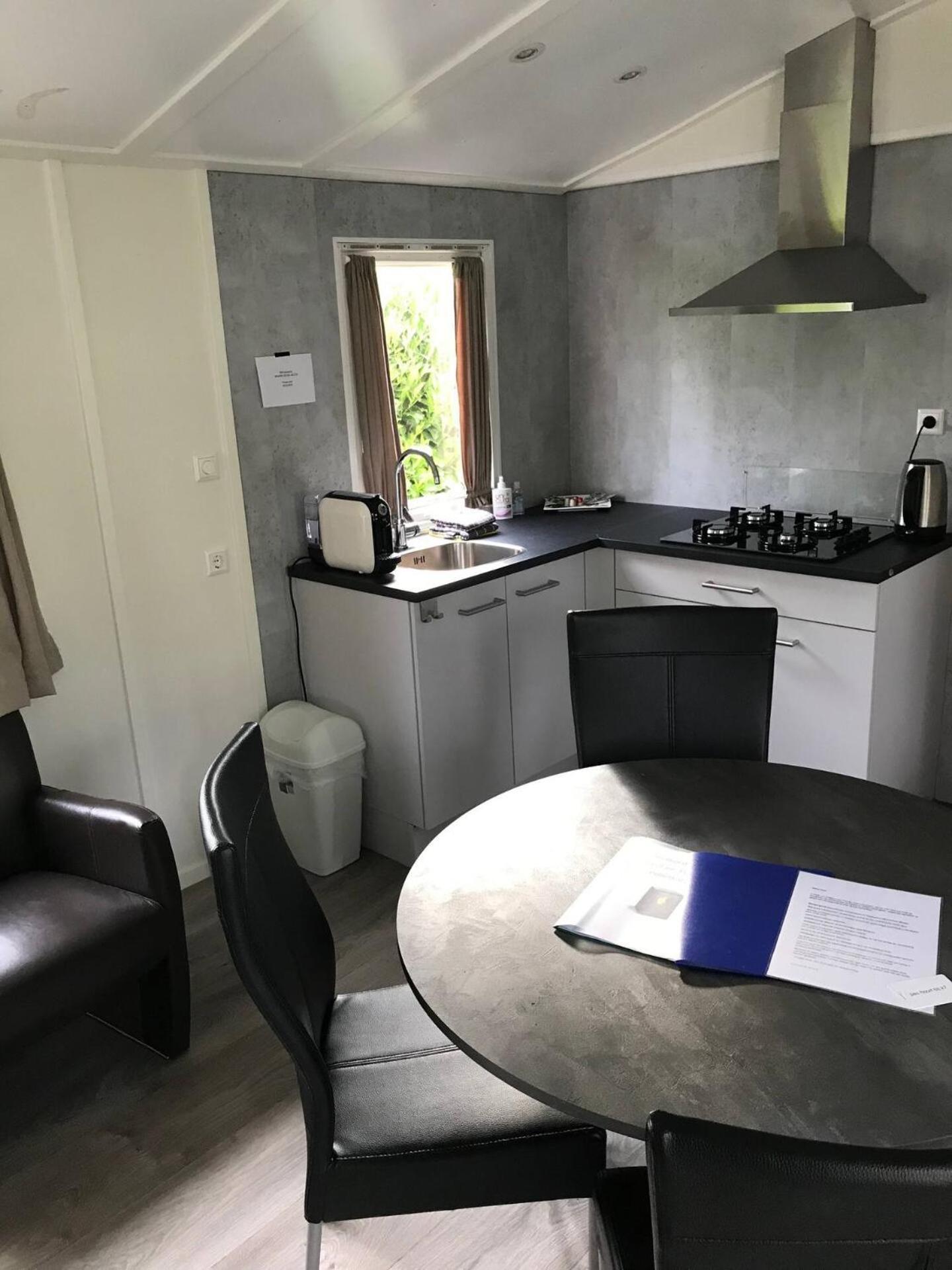 Charmante Woning Op Rustig Park Met Fietsen เอเปอ ภายนอก รูปภาพ