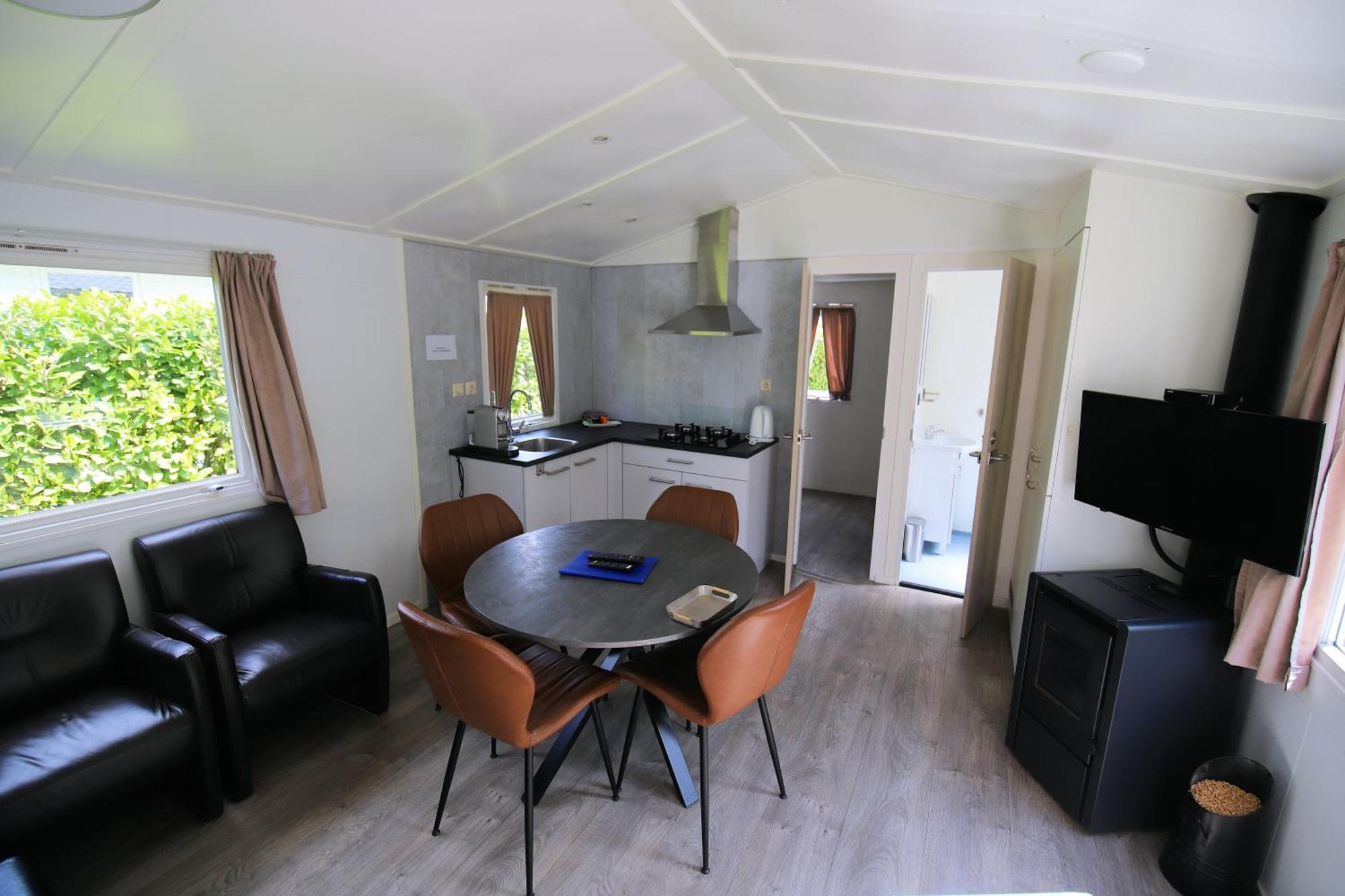 Charmante Woning Op Rustig Park Met Fietsen เอเปอ ภายนอก รูปภาพ